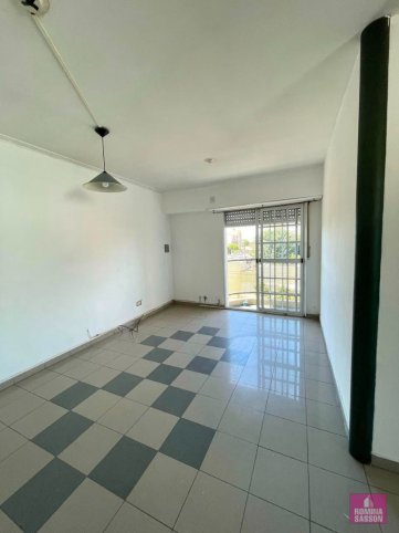 Depto. céntrico dos dormitorios 45m² — Paz 82