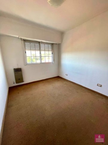 Depto. céntrico dos dormitorios 45m² — Paz 82