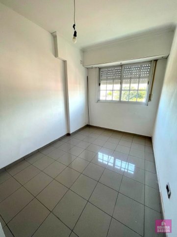 Depto. céntrico dos dormitorios 45m² — Paz 82