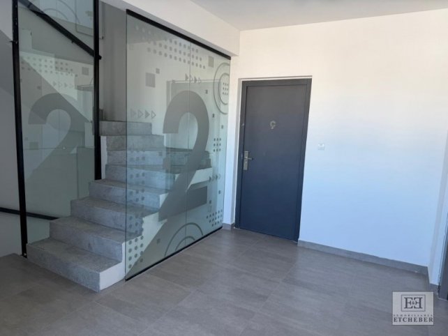 Moderno monoambiente en venta con balcón al frente