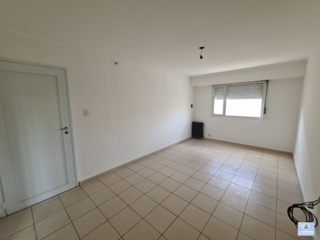Depto 1 dorm, 43m² con balcón y estacionamiento — Saavedra