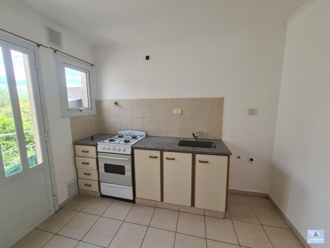 Depto 1 dorm, 43m² con balcón y estacionamiento — Saavedra