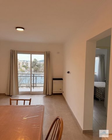Depto 1 dorm en 2° piso con cochera — Av Del Valle