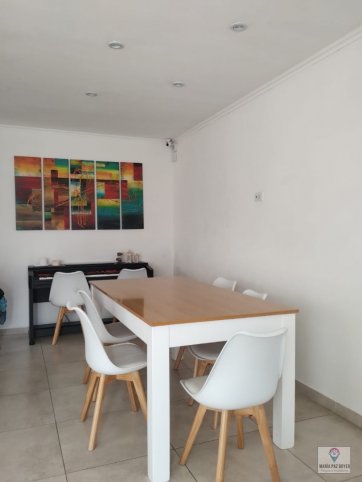 Casa 4 dorm, 2 baños en Montevideo 200