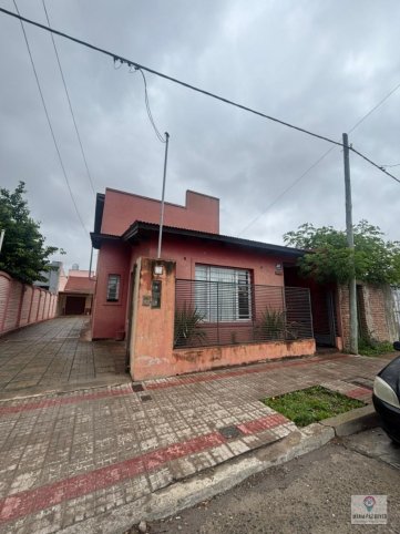 Hermosa Propiedad de dos plantas, en Zona Semi Centrica