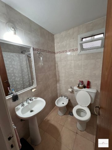 Depto 1 dorm, 40m² en primer piso — Av Rivadavia