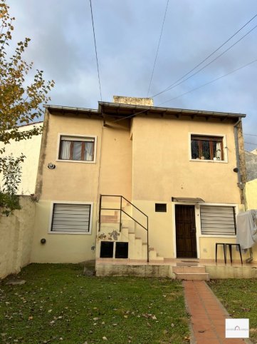 Depto 1 dorm, 40m² en primer piso — Av Rivadavia