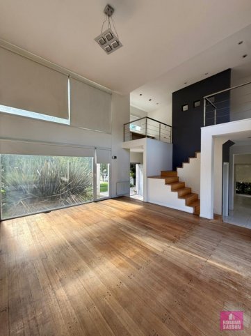 Casa 3 dorm, 240m² en Country Sierras de Tandil con cochera