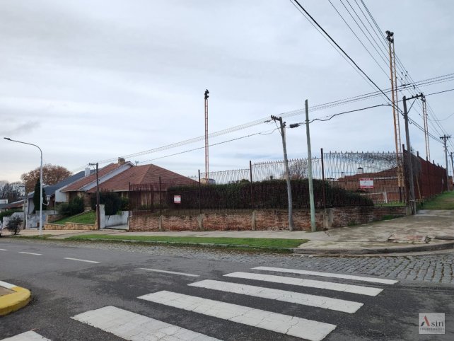 Lote en venta 1050m² en Av. Monseñor de Andrea