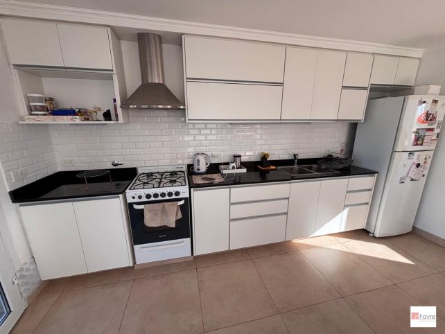 Casa 3 dorm, 152m² en Los Ciruelos, cochera para 2 autos