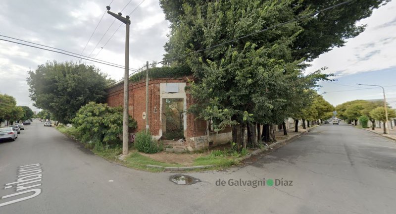 Lote en venta de 787m² en esquina — Roca esq. Uriburu