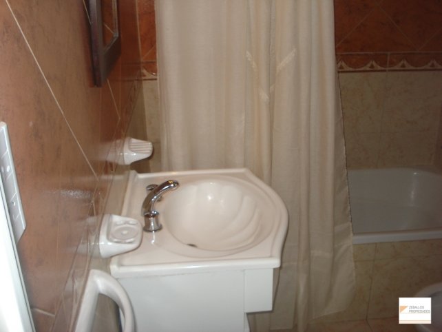 Casa 2 dorm, 65m² con cochera