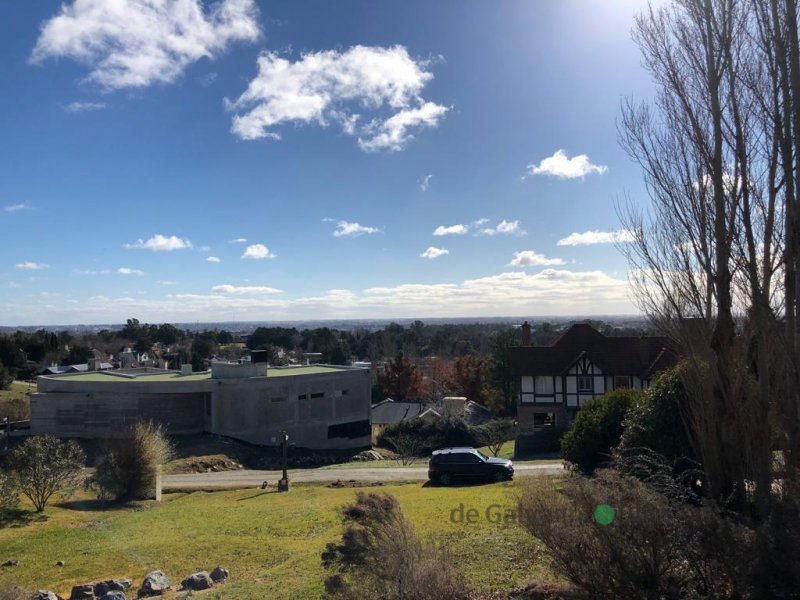 Lote en venta 770m² con servicios — Country Sierras de Tandil
