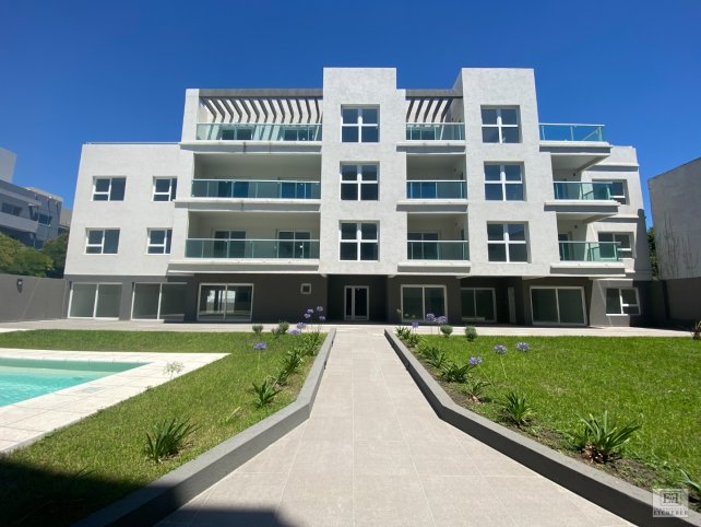 Depto 2 dorm, 90m² con cochera, ascensor y pileta — Centro