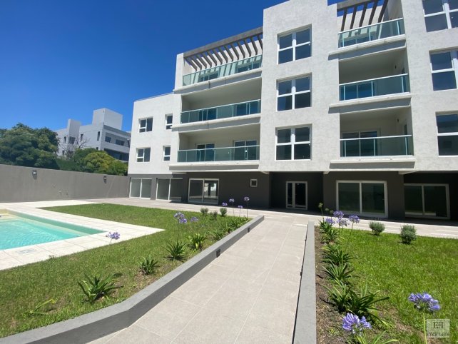 Depto 2 dorm, 90m² con cochera, ascensor y pileta — Centro
