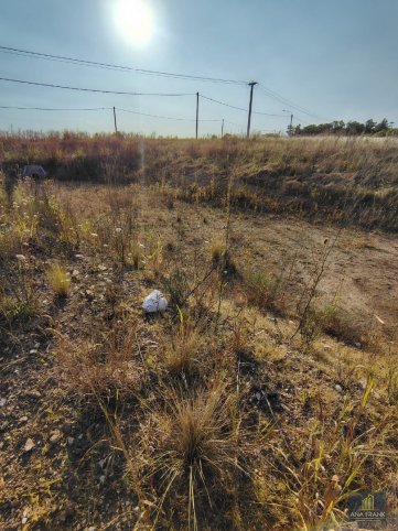 Lote en esquina de 4000 m² en Rosas y Cabaña — Tandil
