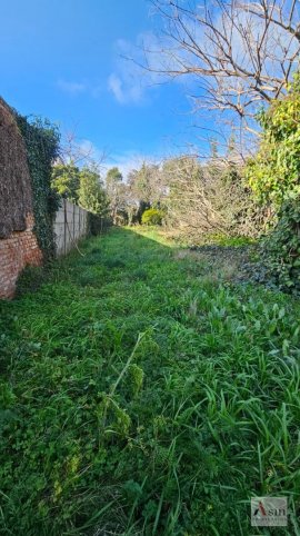 Lote con local y depto, 139m² en Calle Roca — Ideal constructores