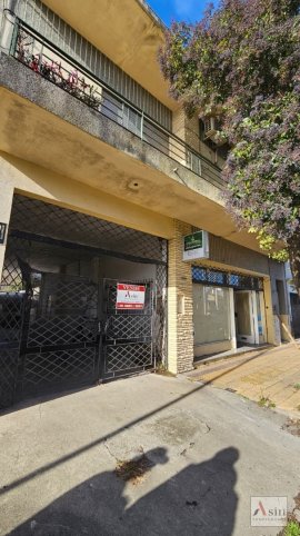 Lote con local y depto, 139m² en Calle Roca — Ideal constructores