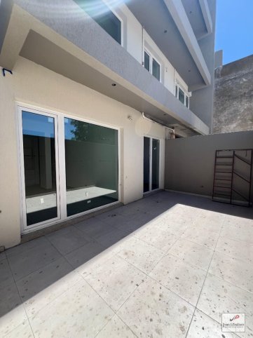 Depto 1 dorm, 52m² en planta baja con patio — Av. España