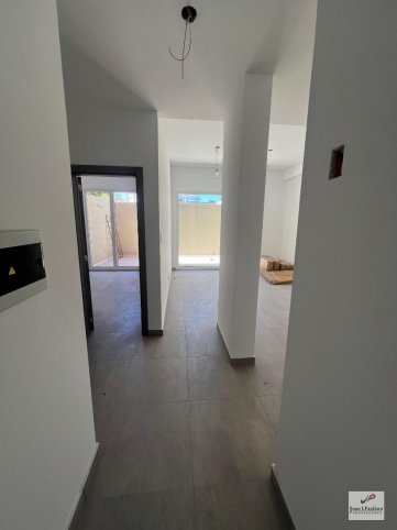 Depto 1 dorm, 52m² en planta baja con patio — Av. España