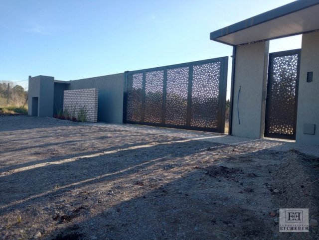 Lote en venta 3200m² con todos los servicios — Esquerdo y ruta 226