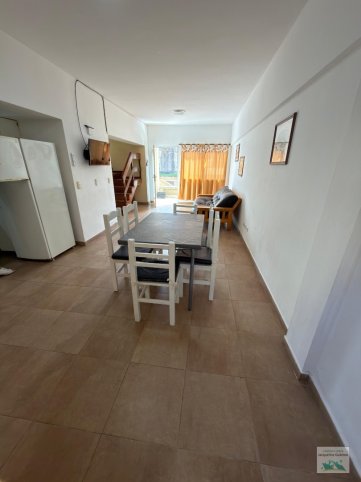 Depto tipo dúplex 2 dorm, 60m² con patio y parrilla — Del Cazón