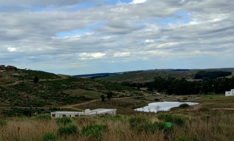 Lote en Country Altos Aires de 2323m² con servicios
