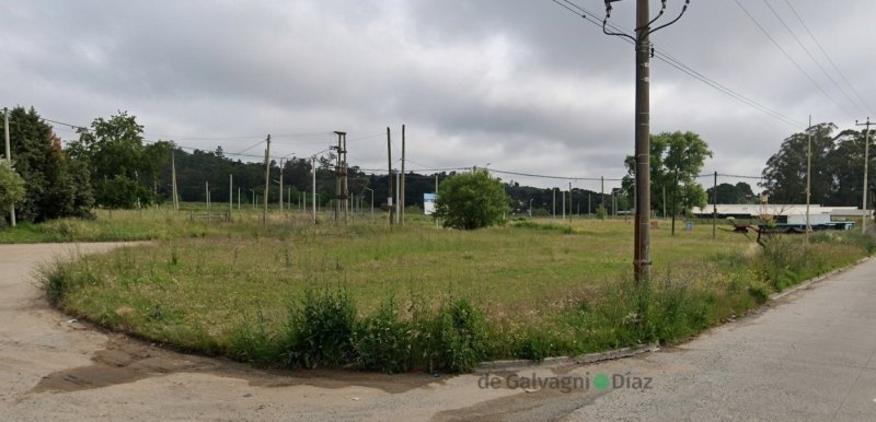 Lote en Venta 1850m² sobre Av. Juan B. Justo