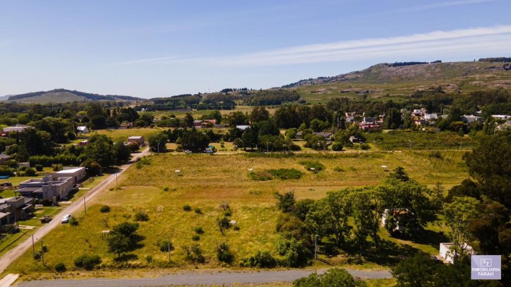Las Orquídeas entre Los Tamarindos y Los Aromos