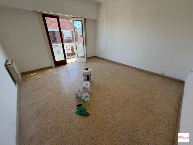 Departamento en primer piso con local o garaje — Quintana 531