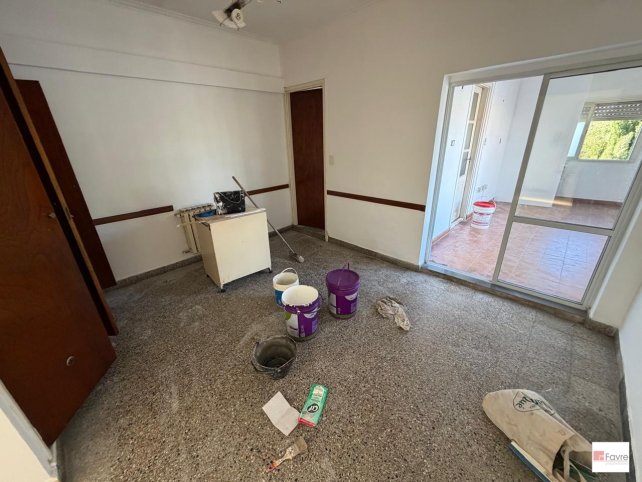 Departamento en primer piso con local o garaje — Quintana 531