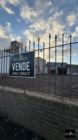 Lote en venta 740m² sobre calle Artigas, zona Calvario