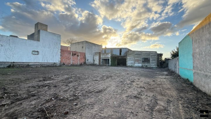 Lote en venta 740m² sobre calle Artigas, zona Calvario
