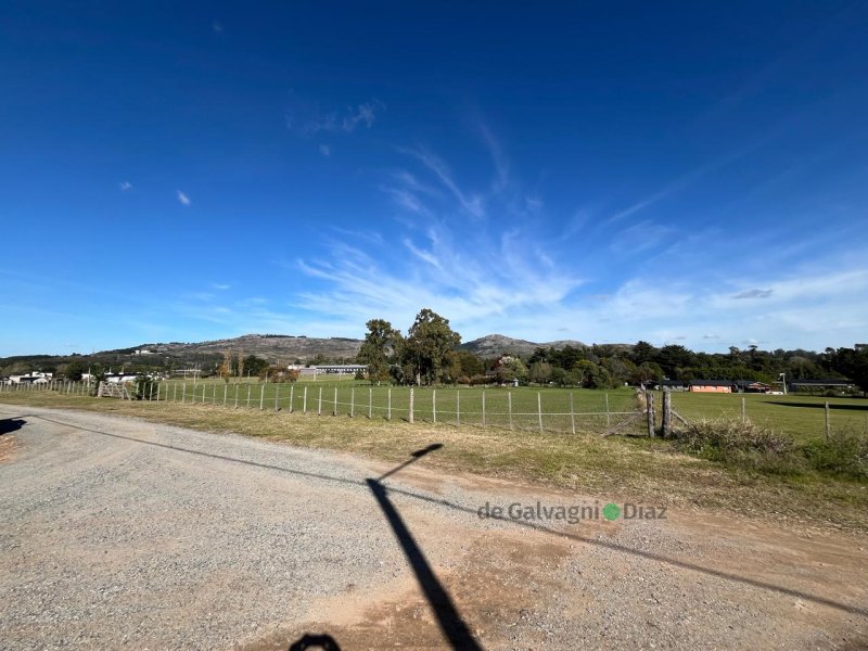 Lote en venta de 2092m² en Los Pinos y Las Hortensias — El Paraíso