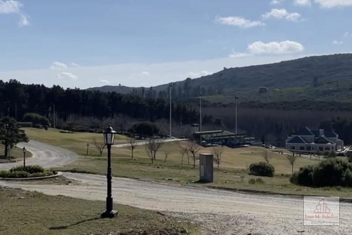 Lote en Venta 2000m² en Valle Escondido con servicios