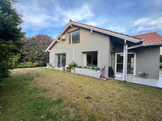 Casa en Country Sierras de Tandil, 246m², 3 dorm, 3 baños, garage