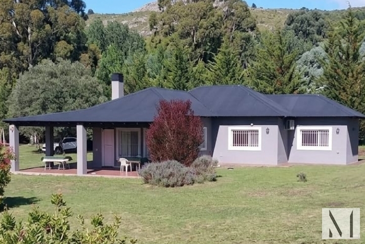 Quinta en Venta Del Águila 2000, 180m², 2 dormitorios, 2 baños, amplio espacio verde