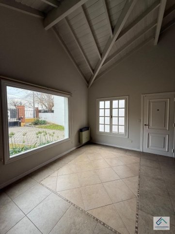 Casa en Payro 1000, 220m², 3 dorm, 3 baños, garage, apta crédito