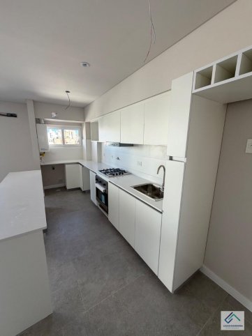 Depto 2 amb, 70m² en 5° piso con 2 cocheras — Mitre 400