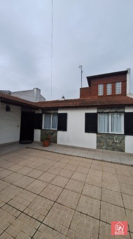 Casa en Gaucho Rivero N°: 688, 4 dorm, 2 baños, garage
