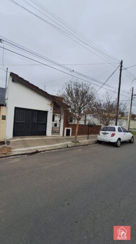 Casa en Gaucho Rivero N°: 688, 4 dorm, 2 baños, garage