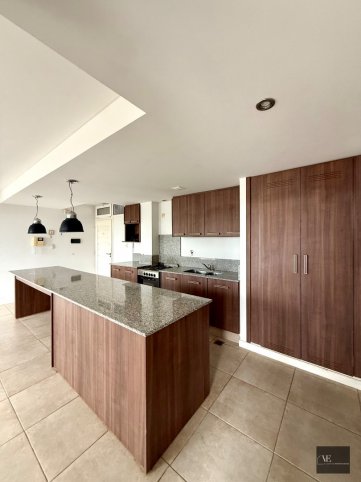 Depto 1 dorm, 60m² con cochera y ascensor — Pinto y 4 de abril