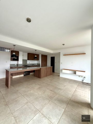 Depto 1 dorm, 60m² con cochera y ascensor — Pinto y 4 de abril