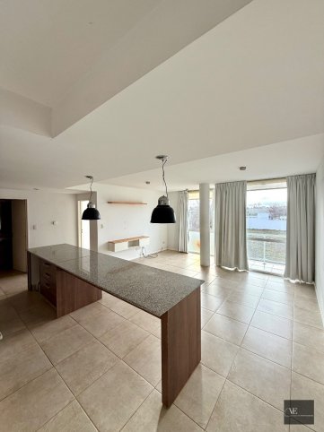 Depto 1 dorm, 60m² con cochera y ascensor — Pinto y 4 de abril