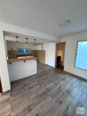Casa reciclada de dos habitaciones en venta — Saavedra 1253