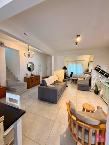 Casa moderna 2 dorm, 100m² con pileta y garage — 4 de Abril