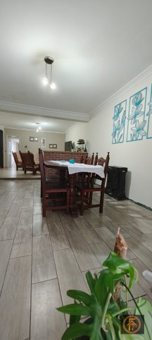 Casa en Venta 4 dorm, 163m² con garage para 2 vehículos — Piñeiro