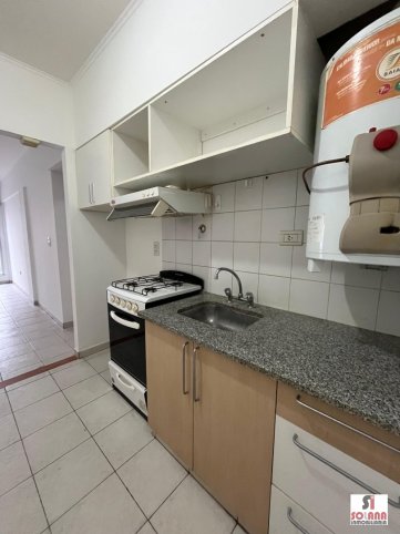 Depto. céntrico de 1 dormitorio con cochera cubierta