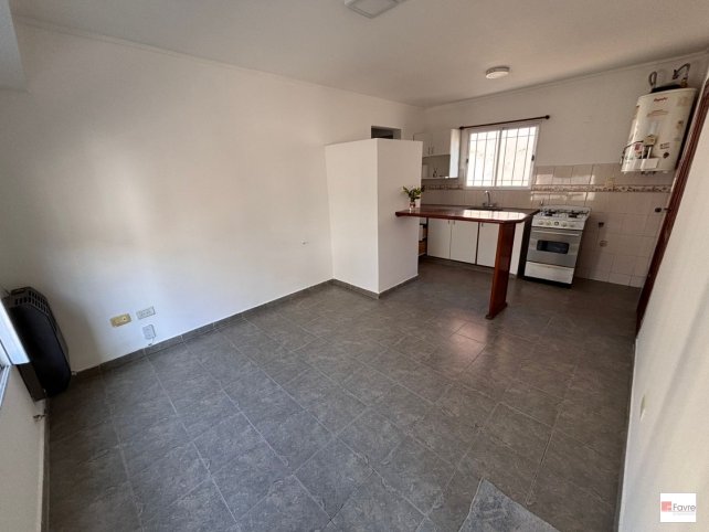 Depto en Alquiler 1 dorm, 50m² en planta baja — 25 de Mayo 26