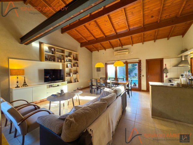 Casa en Venta Santamerina al 100, 310m², 4 dorm, 4 baños, 2 cocheras